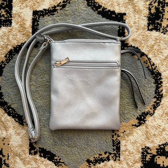 Deluxity Adjustable Crossbody - New W/O Tags - Picture 2 of 6